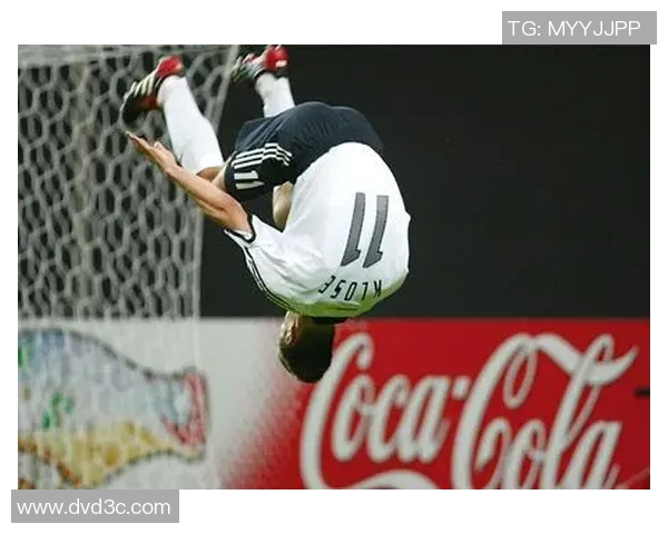 巴西足球明星后空翻技艺展现激情与力量的完美结合